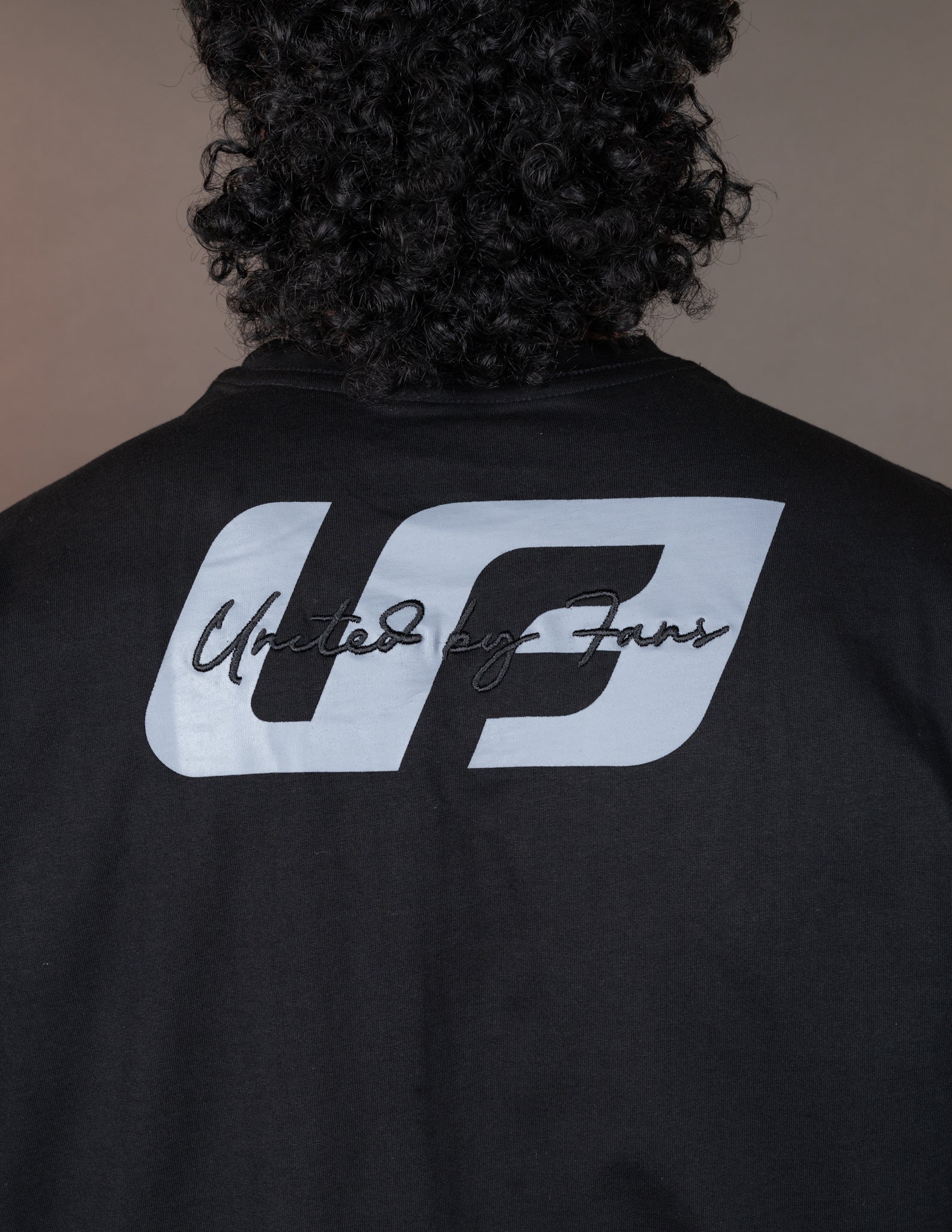 IL4 Minimal Black - United By Fans
