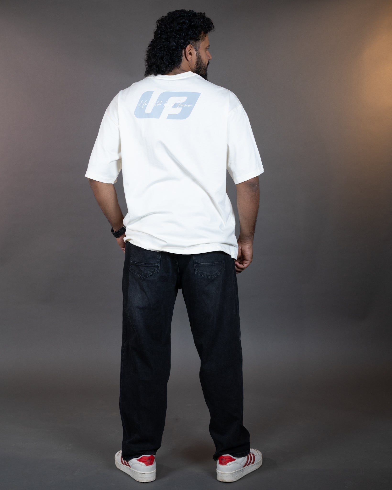 IL4 Minimal White - United By Fans