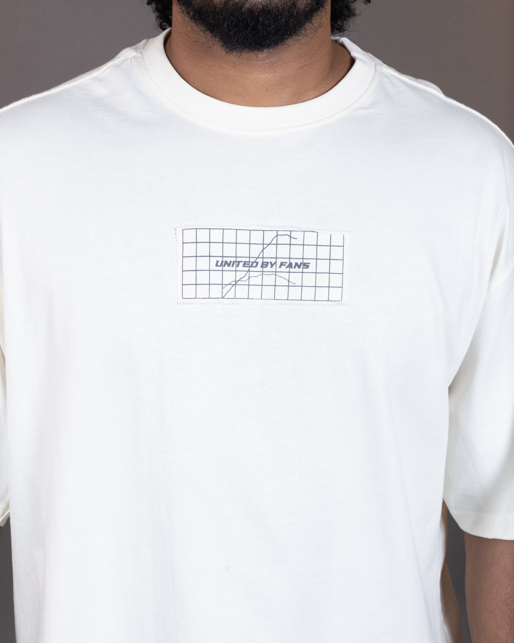 IL4 Minimal White - United By Fans